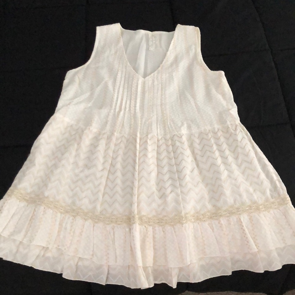 Sadie & Sage Gold and White lines sleeveless dress, Size Medium